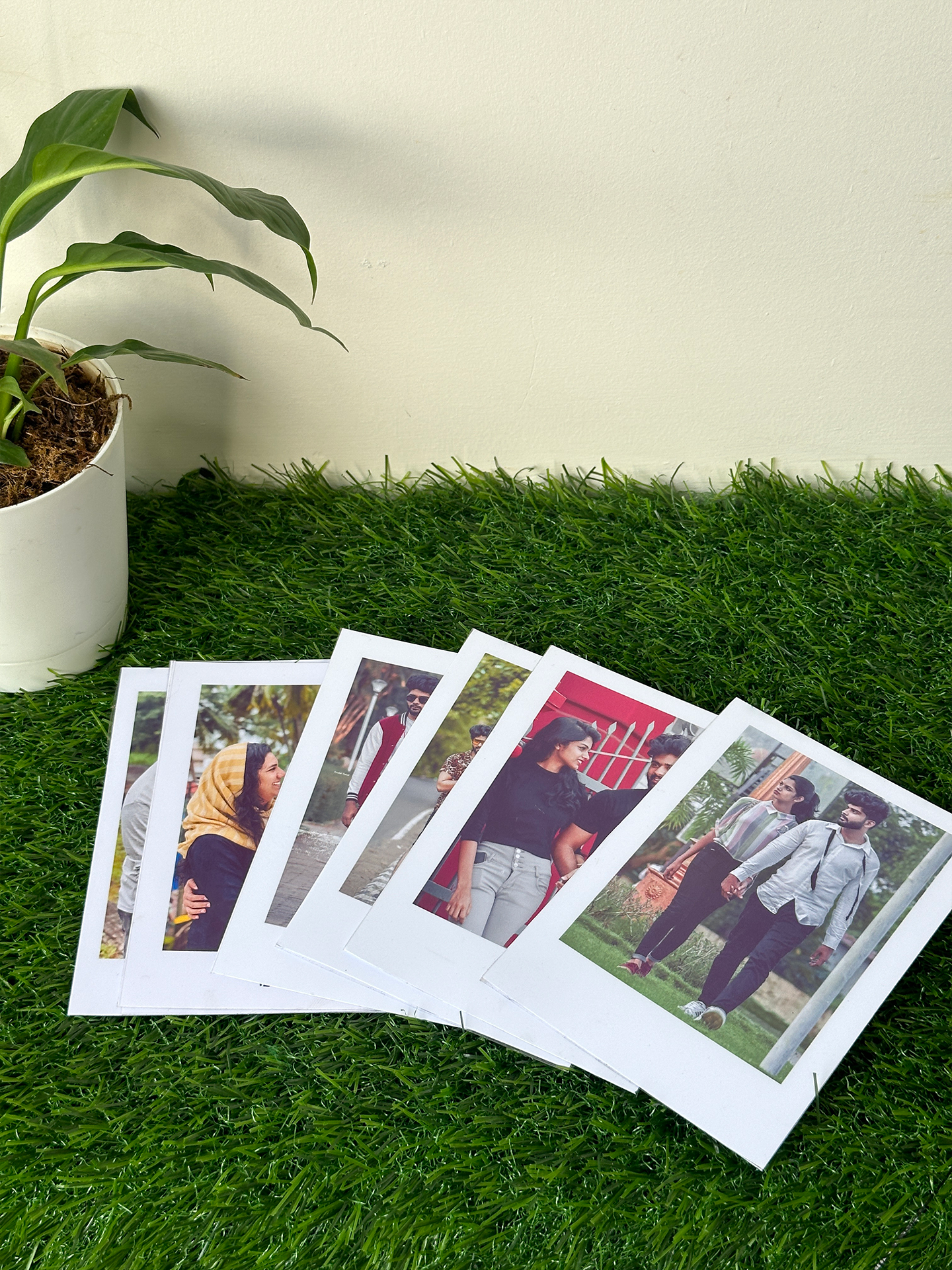 Vintage-style custom polaroids for friends and couples – Wishs gifting