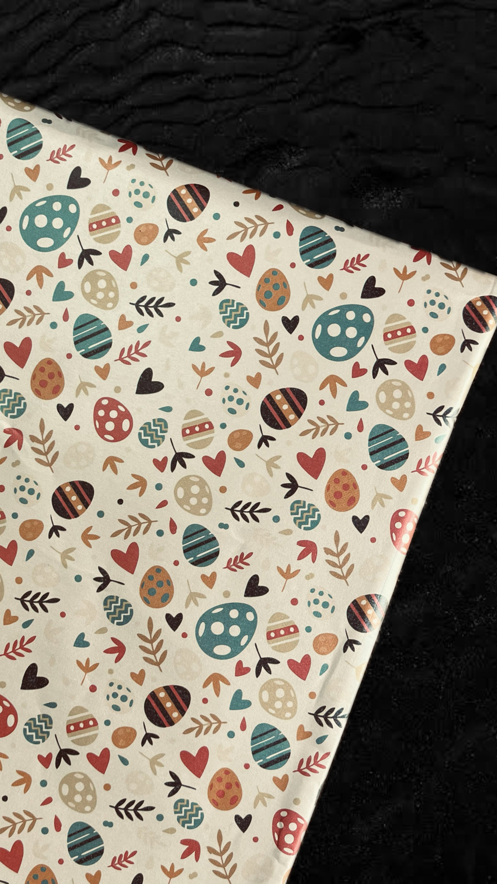 Minimalist off-white wrapping paper on Wishs gift box – premium gift packaging